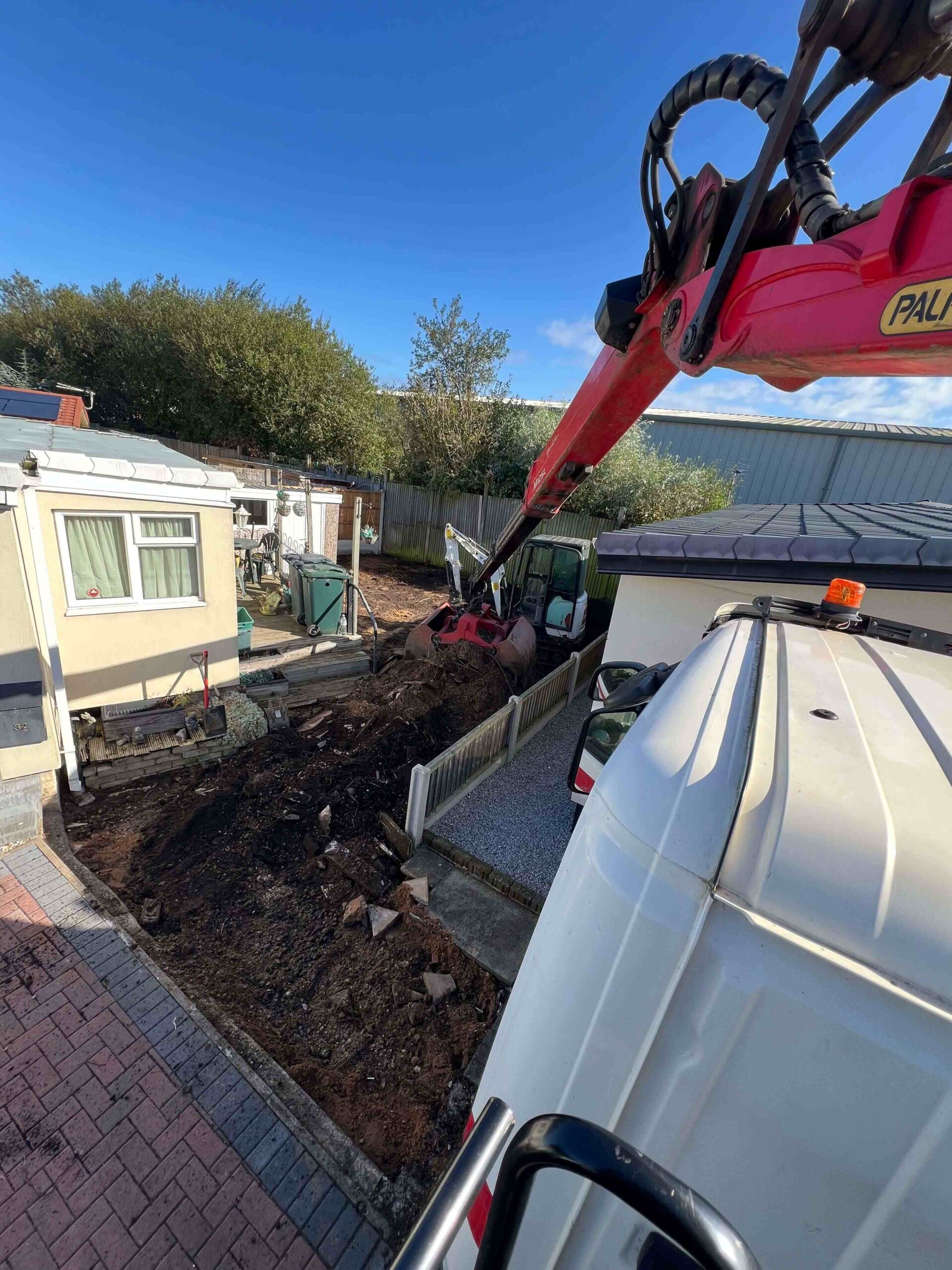 Grab hire vs skip hire which is better?